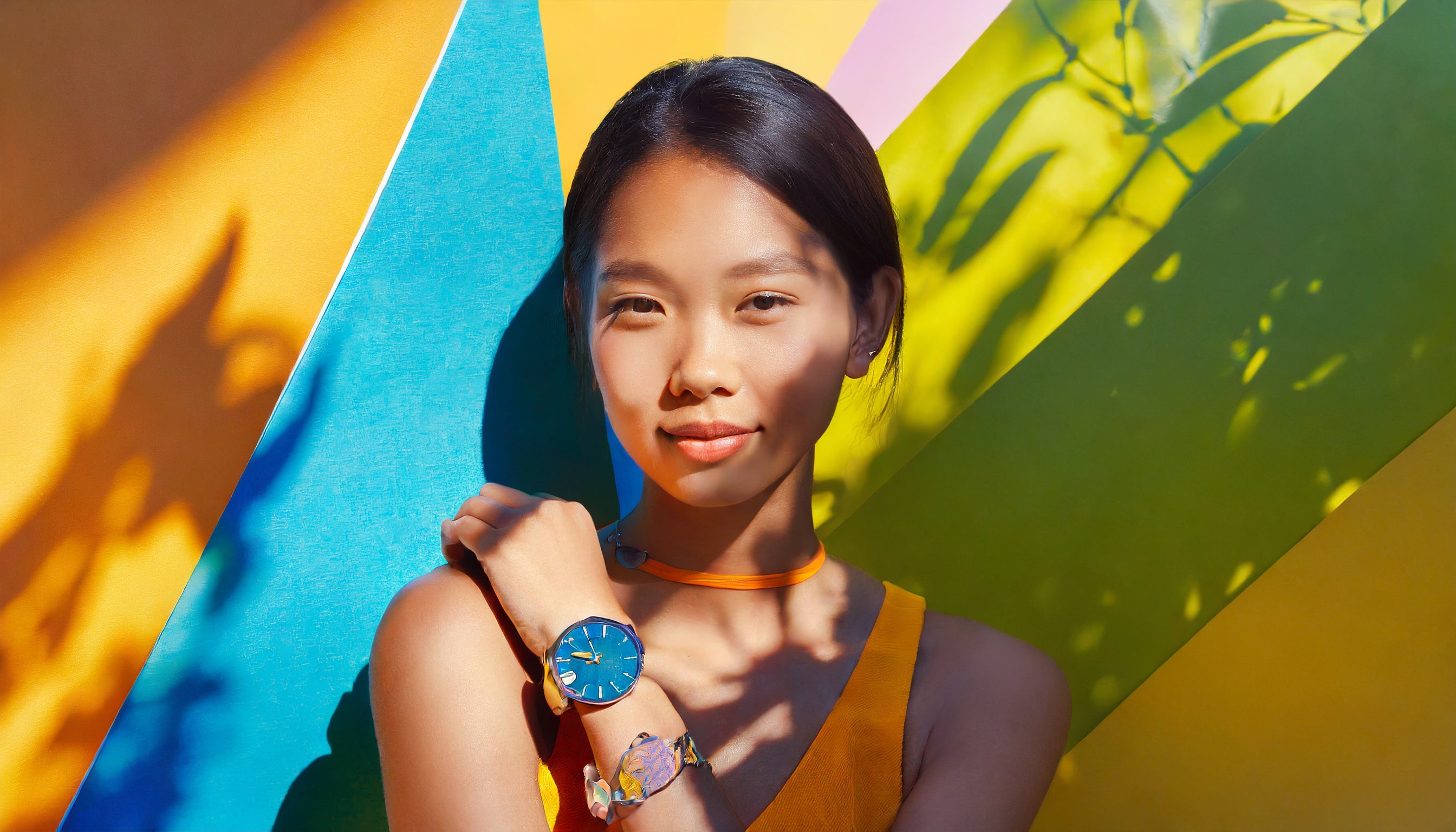 Saori, modèle élégante, pose gracieusement avec sa montre, mettant en valeur le style et la sophistication de la collection de montres de notre marque.